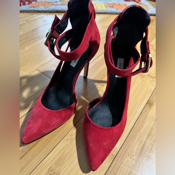 Guess Red Suede Strappy Heel. Size 8. - Picture 4 of 8